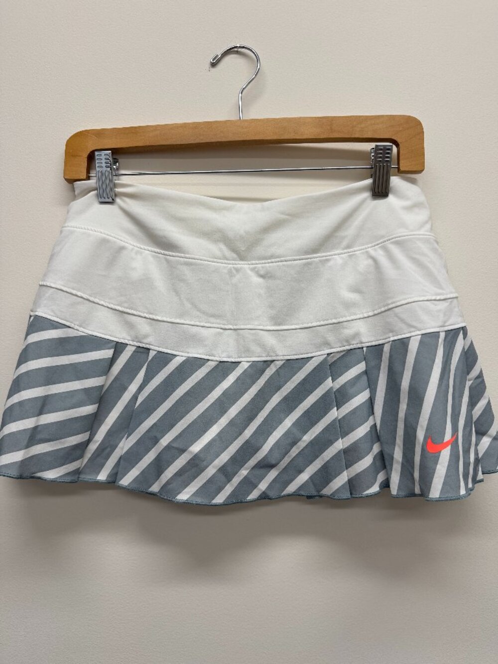 Nike Tennis Skort Womens Small White Grey Stripe Pleated Dri-FIT Athletic - S